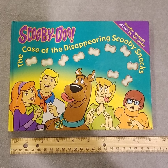 Scooby Doo Book Glow in Dark Hardcover new - Picture 3 of 3